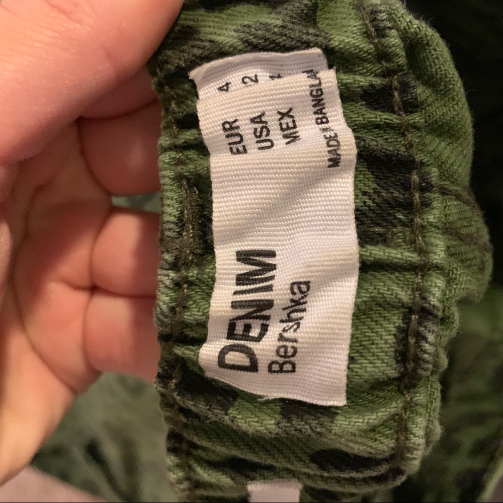 Bershka Green leopard cargo pants BRAND NEW - Picture 6 of 6